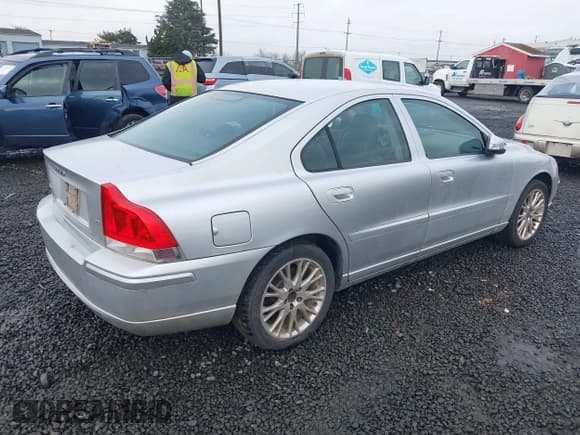 ✅ 2007 Volvo S60 2.4L Turbo • VIN: YV1RS547472608263 • Lot: 41713156. Wystawiony na IAAI z przebiegiem 188 430 mil. Bezpłatny archiwum sprzedaży aukcyjnych z USA i szczegółowy raport historii pojazdu na DreamBid. Zdjęcie 4.