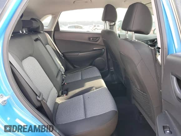 2020 Hyundai Kona SEL z VIN KM8K22AA7LU494405, wystawiony jako Copart lot #55375593 z przebiegiem 18 788 mil mil oraz . Historia ofert i sprzedaży dostępna na DreamBid. Obrazek 10.