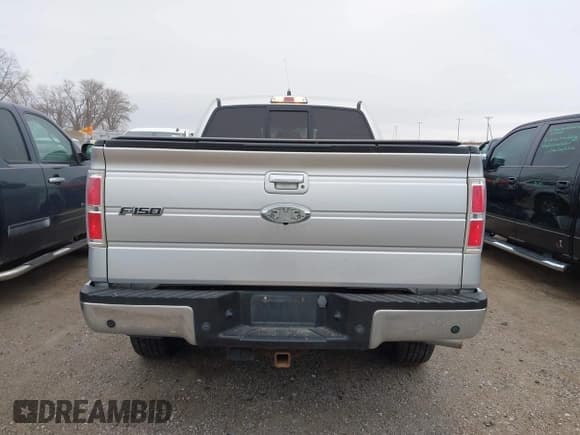 ✅ 2011 Ford F-150 XLT • VIN: 1FTFW1ET3BFD13092 • Lot: 43820814. Wystawiony na IAAI z przebiegiem 157 649 mil. Bezpłatny archiwum sprzedaży aukcyjnych z USA i szczegółowy raport historii pojazdu na DreamBid. Zdjęcie 16.