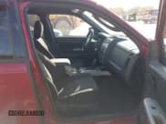 ✅ 2010 Ford Escape XLT • VIN: 1FMCU9D74AKB93509 • Lot: 43719433. Wystawiony na IAAI z przebiegiem 103 996 mil. Bezpłatny archiwum sprzedaży aukcyjnych z USA i szczegółowy raport historii pojazdu na DreamBid. Zdjęcie 5.