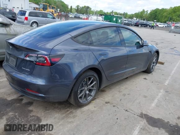 ✅ 2022 Tesla Model 3 Long Range • VIN: 5YJ3E1EB4NF175634 • Lot: 42021674. Wystawiony na IAAI z przebiegiem 39 475 mil. Bezpłatny archiwum sprzedaży aukcyjnych z USA i szczegółowy raport historii pojazdu na DreamBid. Zdjęcie 4.