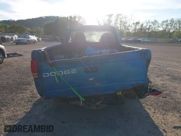 1998 Dodge Dakota SLT z VIN 1B7FL26X1WS608656, wystawiony jako IAAI lot #43318630 z przebiegiem 153 876 mil mil oraz . Historia ofert i sprzedaży dostępna na DreamBid. Obrazek 16.