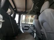 ✅ 2023 Jeep Wrangler Sport • VIN: 1C4HJXDGXPW697782 • Lot: 46709525. Wystawiony na Copart z przebiegiem 16 147 mil. Bezpłatny archiwum sprzedaży aukcyjnych z USA i szczegółowy raport historii pojazdu na DreamBid. Zdjęcie 11.