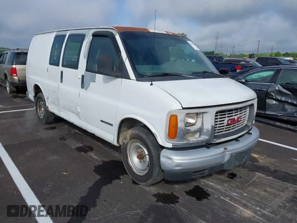 ✅ 2002 GMC Savana • VIN: 1GTFG25R121143433 • Lot: 42201593. Listed on IAAI with 241,582 mi. Free auction sales archive from the USA and detailed vehicle history report at DreamBid. Image 1.