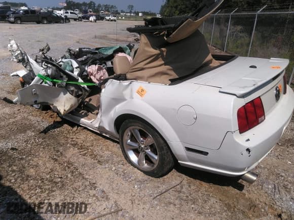 ✅ 2007 Ford Mustang GT Deluxe • VIN: 1ZVHT85H675258234 • Lot: 42519184. Wystawiony na IAAI z przebiegiem Nie podano. Bezpłatny archiwum sprzedaży aukcyjnych z USA i szczegółowy raport historii pojazdu na DreamBid. Zdjęcie 3.