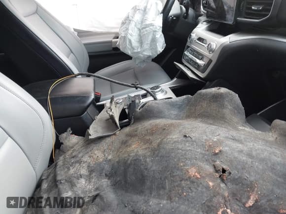 ✅ 2021 Ford Explorer XLT • VIN: 1FMSK8DHXMGB13951 • Lot: 43448129. Wystawiony na IAAI z przebiegiem Nie podano. Bezpłatny archiwum sprzedaży aukcyjnych z USA i szczegółowy raport historii pojazdu na DreamBid. Zdjęcie 5.