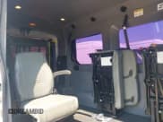 ✅ 2020 Ford Transit Cargo • VIN: 1FTYE1C82LKA63573 • Lot: 42900119. Wystawiony na IAAI z przebiegiem 218 177 mil. Bezpłatny archiwum sprzedaży aukcyjnych z USA i szczegółowy raport historii pojazdu na DreamBid. Zdjęcie 8.