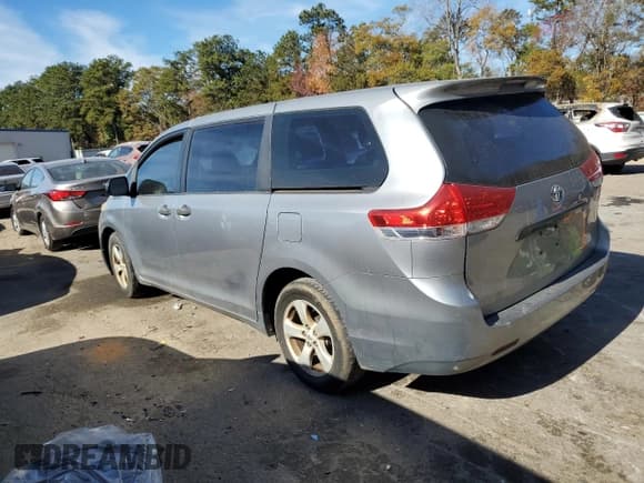 ✅ 2012 Toyota Sienna LE • VIN: 5TDKA3DC0CS009360 • Lot: 93304335. Wystawiony na Copart z przebiegiem 244 001 mil. Bezpłatny archiwum sprzedaży aukcyjnych z USA i szczegółowy raport historii pojazdu na DreamBid. Zdjęcie 2.