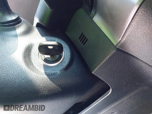 ✅ 2017 Toyota Tacoma SR • VIN: 5TFRX5GNXHX099463 • Lot: 43399670. Listed on IAAI with 103,495 mi. Free auction sales archive from the USA and detailed vehicle history report at DreamBid. Image 11.