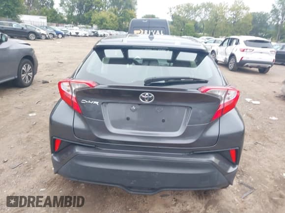 ✅ 2019 Toyota C-HR XLE • VIN: NMTKHMBX7KR077577 • Лот: 43282441. Опубликован ранее на IAAI с пробегом 139 886 миль. Бесплатный доступ к архиву аукционных продаж из США и подробный отчёт об истории автомобиля на DreamBid. Изображение 16.