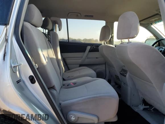 ✅ 2010 Toyota Highlander • VIN: JTEBK3EHXA2164490 • Lot: 84928165. Listed on Copart with 221,440 mi. Free auction sales archive from the USA and detailed vehicle history report at DreamBid. Image 11.