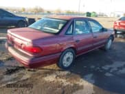 ✅ 1993 Ford Taurus GL • VIN: 1FALP52U5PG307662 • Lot: 43924999. Wystawiony na IAAI z przebiegiem 5 112 mil. Bezpłatny archiwum sprzedaży aukcyjnych z USA i szczegółowy raport historii pojazdu na DreamBid. Zdjęcie 4.