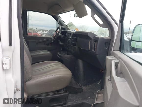 ✅ 2019 Chevrolet Express Cargo • VIN: 1GCWGBFPXK1142407 • Лот: 41509288. Опубликован ранее на IAAI с пробегом Не указан. Бесплатный доступ к архиву аукционных продаж из США и подробный отчёт об истории автомобиля на DreamBid. Изображение 5.