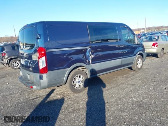 ✅ 2015 Ford Transit Cargo • VIN: 1FTNE1YG6FKA31961 • Lot: 43626171. Wystawiony na IAAI z przebiegiem 140 445 mil. Bezpłatny archiwum sprzedaży aukcyjnych z USA i szczegółowy raport historii pojazdu na DreamBid. Zdjęcie 4.