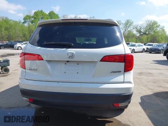 ✅ 2018 Honda Pilot EX-L • VIN: 5FNYF6H57JB045332 • Lot: 42064344. Listed on IAAI with 140,129 mi. Free auction sales archive from the USA and detailed vehicle history report at DreamBid. Image 17.
