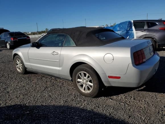 ✅ 2007 Ford Mustang Deluxe • VIN: 1ZVFT84N175328186 • Lot: 84607045. Listed on Copart with 235,986 mi. Free auction sales archive from the USA and detailed vehicle history report at DreamBid. Image 2.