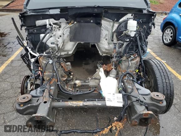 ✅ 2018 Chevrolet Suburban LT • VIN: 1GNSKHKC2JR134022 • Lot: 72323744. Wystawiony na Copart z przebiegiem Nie podano. Bezpłatny archiwum sprzedaży aukcyjnych z USA i szczegółowy raport historii pojazdu na DreamBid. Zdjęcie 12.