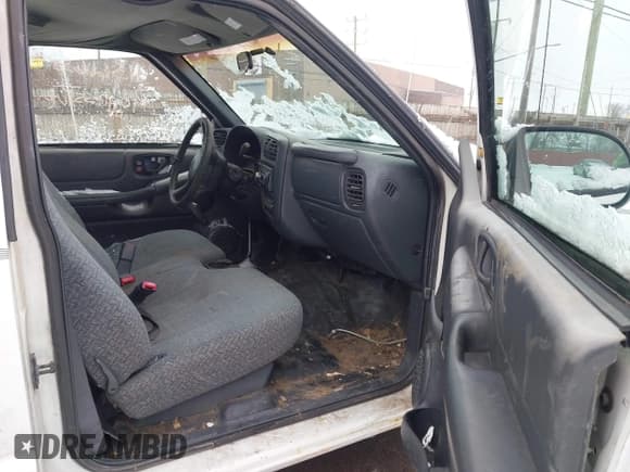 ✅ 1999 Chevrolet S-10 LS • VIN: 1GCCS14X9XK236407 • Лот: 41566658. Опубликован ранее на IAAI с пробегом 152 187 миль. Бесплатный доступ к архиву аукционных продаж из США и подробный отчёт об истории автомобиля на DreamBid. Изображение 5.