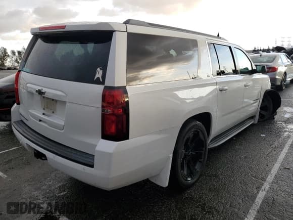 ✅ 2015 Chevrolet Suburban LS • VIN: 1GNSCHKC9FR667540 • Lot: 80908574. Wystawiony na Copart z przebiegiem 125 428 mil. Bezpłatny archiwum sprzedaży aukcyjnych z USA i szczegółowy raport historii pojazdu na DreamBid. Zdjęcie 3.