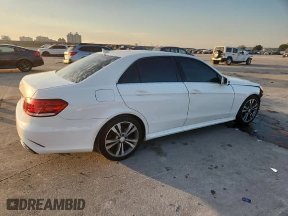 ✅ 2014 Mercedes-Benz E 350 Luxury • VIN: WDDHF5KB4EB041715 • Lot: 82152465. Wystawiony na Copart z przebiegiem 122 497 mil. Bezpłatny archiwum sprzedaży aukcyjnych z USA i szczegółowy raport historii pojazdu na DreamBid. Zdjęcie 3.