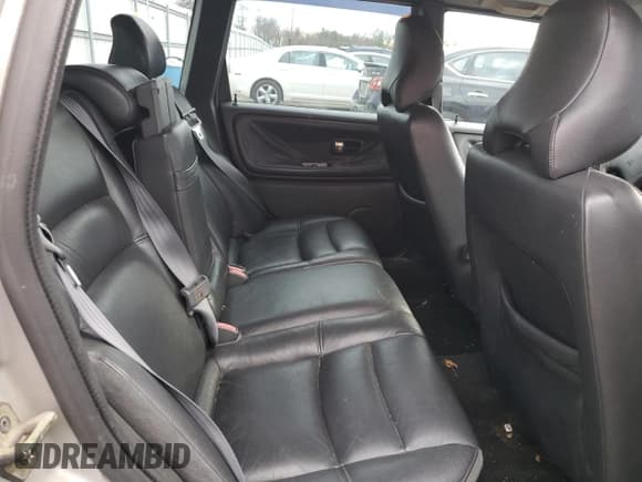 ✅ 1999 Volvo V70 • VIN: YV1LW55A2X2607794 • Lot: 86951504. Wystawiony na Copart z przebiegiem 185 439 mil. Bezpłatny archiwum sprzedaży aukcyjnych z USA i szczegółowy raport historii pojazdu na DreamBid. Zdjęcie 11.