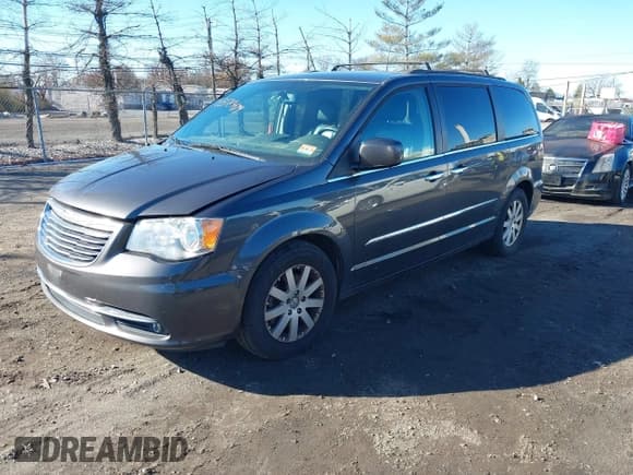 ✅ 2015 Chrysler Town & Country Touring • VIN: 2C4RC1BG3FR572404 • Lot: 43764179. Listed on IAAI with 295,564 mi. Free auction sales archive from the USA and detailed vehicle history report at DreamBid. Image 2.