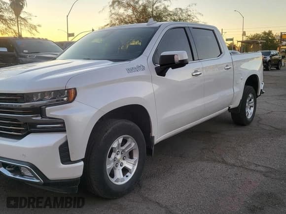 ✅ 2020 Chevrolet Silverado 1500 High Country • VIN: 3GCPWFEDXLG409568 • Lot: 79706864. Wystawiony na Copart z przebiegiem 44 792 mil. Bezpłatny archiwum sprzedaży aukcyjnych z USA i szczegółowy raport historii pojazdu na DreamBid. Zdjęcie 2.