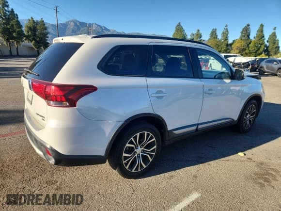 ✅ 2016 Mitsubishi Outlander SE • VIN: JA4AD3A30GZ022079 • Lot: 82585905. Listed on Copart with Not provided. Free auction sales archive from the USA and detailed vehicle history report at DreamBid. Image 3.