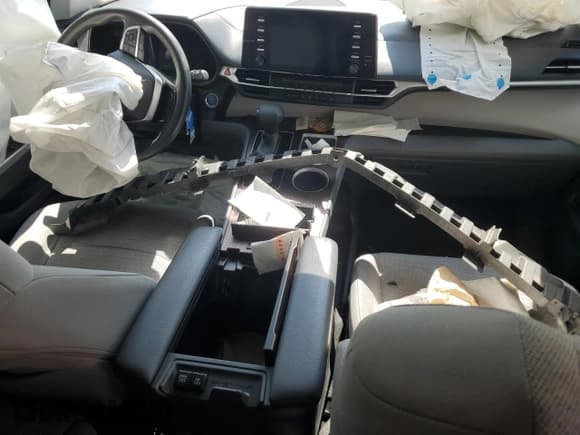 ✅ 2021 Toyota Sienna LE • VIN: 5TDKRKEC0MS006123 • Лот: 80434285. Опубликован ранее на Copart с пробегом 104 852 миль. Бесплатный доступ к архиву аукционных продаж из США и подробный отчёт об истории автомобиля на DreamBid. Изображение 8.