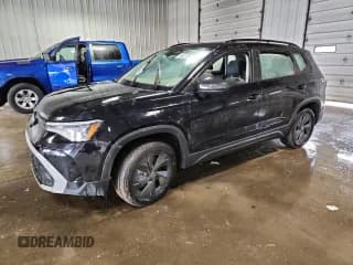 ✅ 2025 Volkswagen Taos S • VIN: 3VV5C7B22SM044555 • Лот: 71500465. Опубликован ранее на Copart с пробегом Не указан. Бесплатный доступ к архиву аукционных продаж из США и подробный отчёт об истории автомобиля на DreamBid. Изображение 1.