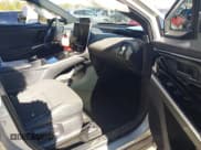 ✅ 2025 Toyota bZ4X XLE • VIN: JTMAAAAA2SA073110 • Лот: 43449806. Опубликован ранее на IAAI с пробегом 4 070 миль. Бесплатный доступ к архиву аукционных продаж из США и подробный отчёт об истории автомобиля на DreamBid. Изображение 5.