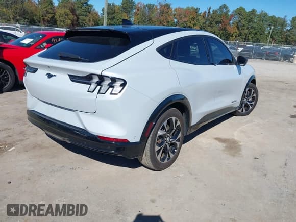 ✅ 2023 Ford Mustang Mach-E Premium • VIN: 3FMTK3R73PMA65808 • Лот: 43482906. Опубликован ранее на IAAI с пробегом 41 400 миль. Бесплатный доступ к архиву аукционных продаж из США и подробный отчёт об истории автомобиля на DreamBid. Изображение 4.