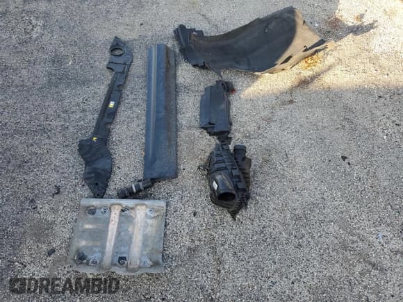 ✅ 2016 Land Rover Range Rover Sport HSE • VIN: SALWR2VF6GA648951 • Lot: 90437325. Listed on Copart with 99,249 mi. Free auction sales archive from the USA and detailed vehicle history report at DreamBid. Image 13.