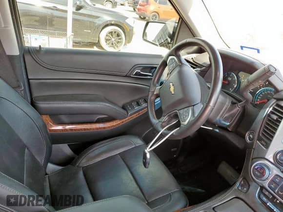 2019 Chevrolet Tahoe Premier z VIN 1GNSKCKJ6KR109319, wystawiony jako Copart lot #60488715 z przebiegiem 96 580 mil mil oraz Szkoda całkowita • Salvage title. Historia ofert i sprzedaży dostępna na DreamBid. Obrazek 7.