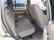 ✅ 2000 Ford Explorer XLT • VIN: 1FMDU73EXYUB05019 • Lot: 42592813. Wystawiony na IAAI z przebiegiem 184 662 mil. Bezpłatny archiwum sprzedaży aukcyjnych z USA i szczegółowy raport historii pojazdu na DreamBid. Zdjęcie 8.