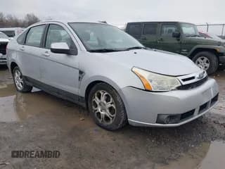 ✅ 2008 Ford Focus SE • VIN: 1FAHP35N58W235318 • Lot: 43797745. Wystawiony na IAAI z przebiegiem 131 997 mil. Bezpłatny archiwum sprzedaży aukcyjnych z USA i szczegółowy raport historii pojazdu na DreamBid. Zdjęcie 1.