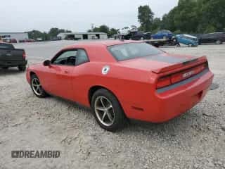 2010 Dodge Challenger SE z VIN 2B3CJ4DV5AH179738, wystawiony jako Copart lot #64823684 z przebiegiem 109 389 mil mil oraz Szkoda całkowita • Salvage title. Historia ofert i sprzedaży dostępna na DreamBid. Obrazek 2.
