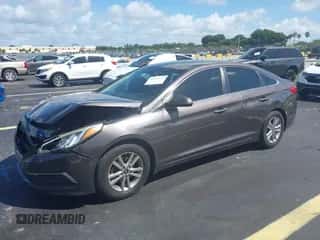 2017 Hyundai Sonata SE z VIN 5NPE24AF7HH458238, wystawiony jako IAAI lot #43377471 z przebiegiem 163 109 mil mil oraz . Historia ofert i sprzedaży dostępna na DreamBid. Obrazek 2.
