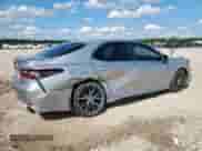 2022 Toyota Camry SE z VIN 4T1G11AK5NU669622, wystawiony jako Copart lot #81820025 z przebiegiem 38 414 mil mil oraz Szkoda całkowita • Salvage title. Historia ofert i sprzedaży dostępna na DreamBid. Obrazek 3.