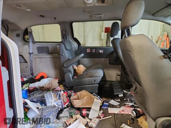 ✅ 2009 Dodge Grand Caravan SXT • VIN: 2D8HN54199R530525 • Лот: 87399245. Опубликован ранее на Copart с пробегом 201 928 миль. Бесплатный доступ к архиву аукционных продаж из США и подробный отчёт об истории автомобиля на DreamBid. Изображение 11.