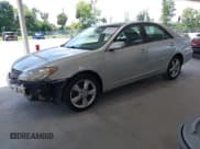 ✅ 2005 Toyota Camry SE • VIN: JTDBA32K950025153 • Lot: 42870422. Wystawiony na IAAI z przebiegiem 105 693 mil. Bezpłatny archiwum sprzedaży aukcyjnych z USA i szczegółowy raport historii pojazdu na DreamBid. Zdjęcie 2.