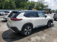 ✅ 2022 Nissan Rogue Platinum • VIN: JN8BT3DD1NW270989 • Lot: 64475585. Wystawiony na Copart z przebiegiem 27 460 mil. Bezpłatny archiwum sprzedaży aukcyjnych z USA i szczegółowy raport historii pojazdu na DreamBid. Zdjęcie 3.