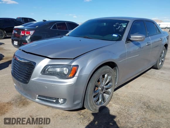✅ 2014 Chrysler 300 S • VIN: 2C3CCAGGXEH374510 • Лот: 43329759. Опубликован ранее на IAAI с пробегом 111 160 миль. Бесплатный доступ к архиву аукционных продаж из США и подробный отчёт об истории автомобиля на DreamBid. Изображение 17.
