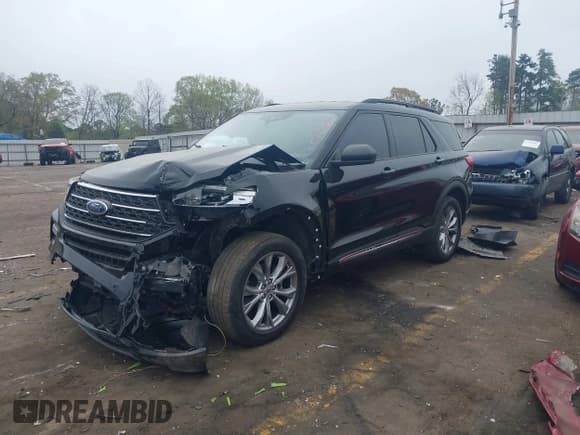 ✅ 2020 Ford Explorer XLT • VIN: 1FMSK8DH3LGC76827 • Lot: 41942722. Wystawiony na IAAI z przebiegiem 120 445 mil. Bezpłatny archiwum sprzedaży aukcyjnych z USA i szczegółowy raport historii pojazdu na DreamBid. Zdjęcie 2.