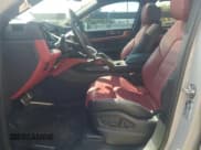 ✅ 2025 Porsche Cayenne S • VIN: WP1BL2AY9SDA39048 • Lot: 80760785. Wystawiony na Copart z przebiegiem 10 756 mil. Bezpłatny archiwum sprzedaży aukcyjnych z USA i szczegółowy raport historii pojazdu na DreamBid. Zdjęcie 7.