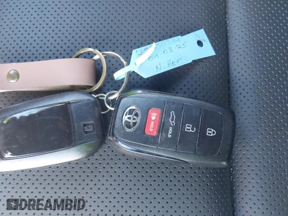 ✅ 2025 Toyota Crown XLE • VIN: JTDACAAJ1S3007565 • Lot: 43535290. Wystawiony na IAAI z przebiegiem 12 307 mil. Bezpłatny archiwum sprzedaży aukcyjnych z USA i szczegółowy raport historii pojazdu na DreamBid. Zdjęcie 11.