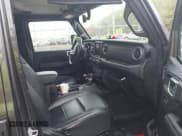 ✅ 2022 Jeep Wrangler Unlimited Sahara • VIN: 1C4HJXEG6NW267825 • Lot: 42192465. Wystawiony na IAAI z przebiegiem 49 094 mil. Bezpłatny archiwum sprzedaży aukcyjnych z USA i szczegółowy raport historii pojazdu na DreamBid. Zdjęcie 5.