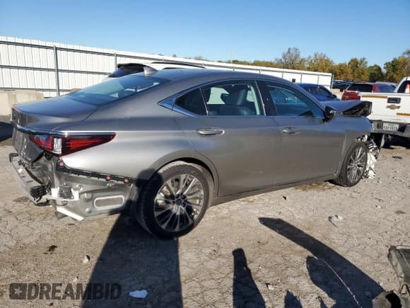 ✅ 2019 Lexus ES 350 • VIN: 58ABZ1B14KU047610 • Лот: 89475645. Опубликован ранее на Copart с пробегом Не указан. Бесплатный доступ к архиву аукционных продаж из США и подробный отчёт об истории автомобиля на DreamBid. Изображение 3.