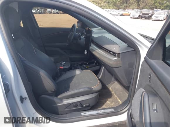 ✅ 2023 Ford Mustang Mach-E GT • VIN: 3FMTK4SE1PMA44678 • Лот: 43323217. Опубликован ранее на IAAI с пробегом 29 463 миль. Бесплатный доступ к архиву аукционных продаж из США и подробный отчёт об истории автомобиля на DreamBid. Изображение 5.