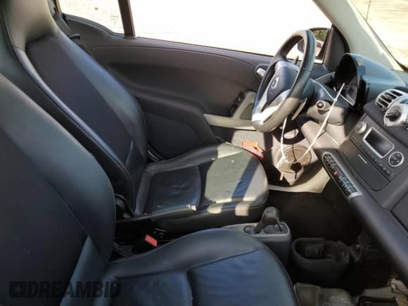 ✅ 2015 Smart fortwo Passion • VIN: WMEEK3BA5FK835565 • Lot: 76688204. Wystawiony na Copart z przebiegiem 62 674 mil. Bezpłatny archiwum sprzedaży aukcyjnych z USA i szczegółowy raport historii pojazdu na DreamBid. Zdjęcie 10.